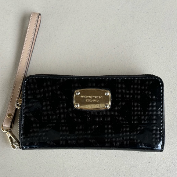 Michael Kors Wristlet Wallet - Picture 1 of 4